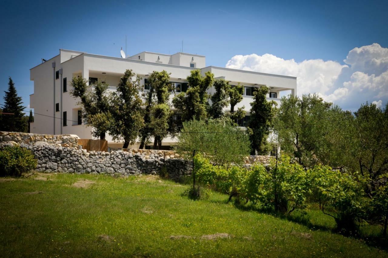 Novak Rab Town